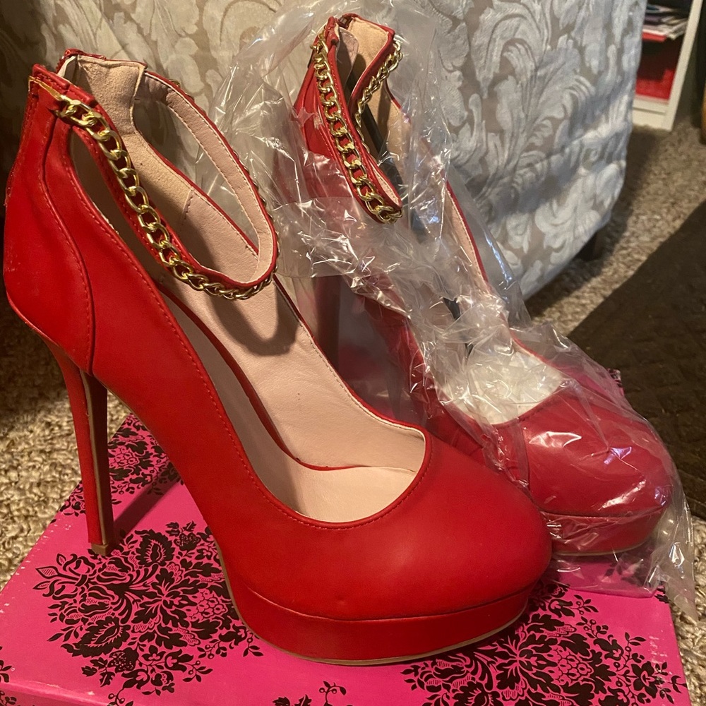 5 inch red platform pumps